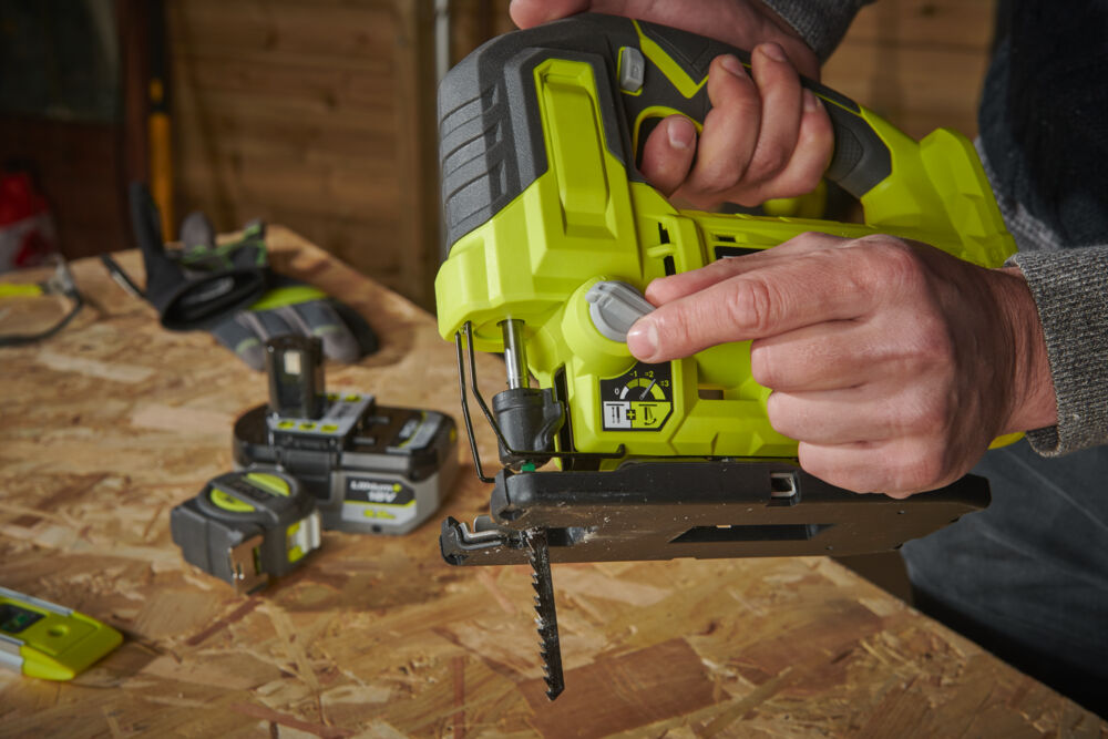 ONE + / Лобзик RYOBI RJS18-0 (без батареи)