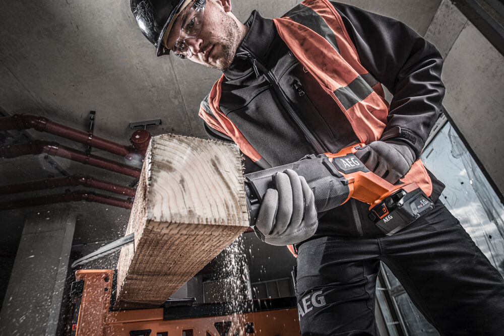 Пила сабельная аккумуляторная AEG BUS 18BL2-0 (без батареи)