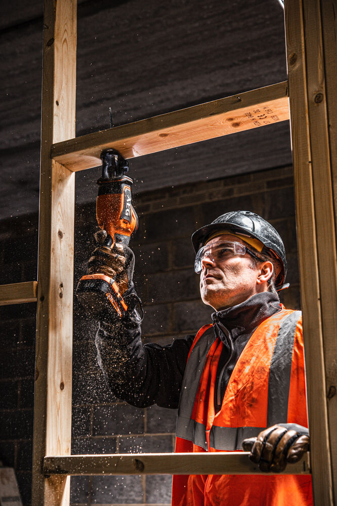 Пила сабельная аккумуляторная AEG BUS 18SBL-0 (без батареи)