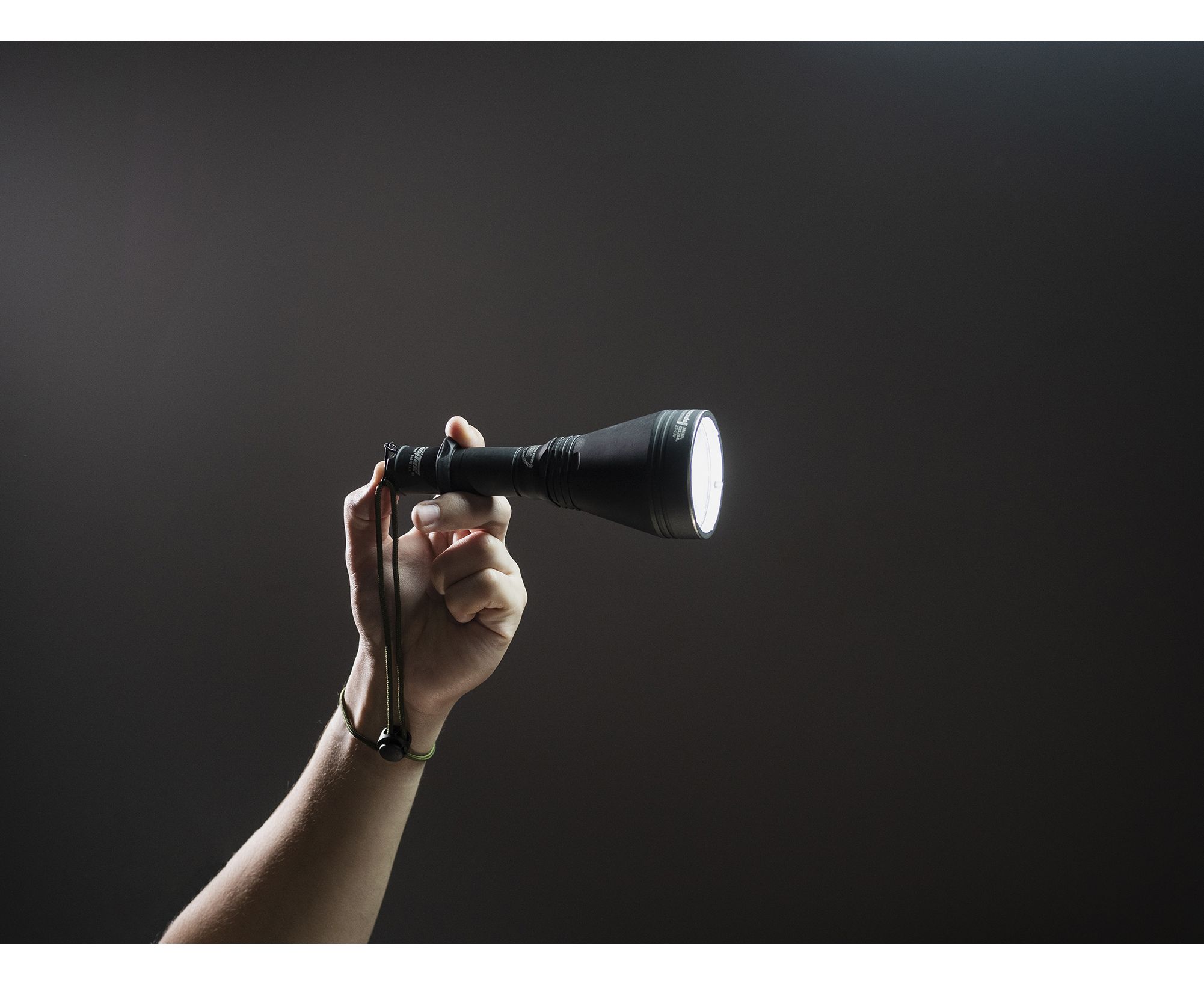 Фонарь Armytek Barracuda Pro XHP35 HI Белый