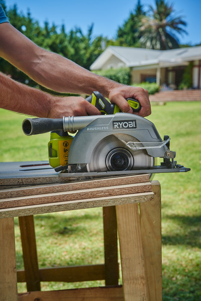ONE + / Пила циркулярная RYOBI R18CS7-0 (CSBL-0) (без батареи)