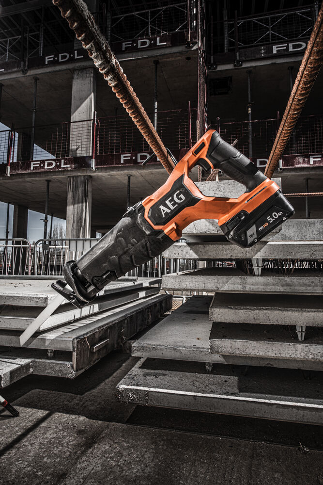 Пила сабельная аккумуляторная AEG BUS 18BL2-0 (без батареи)