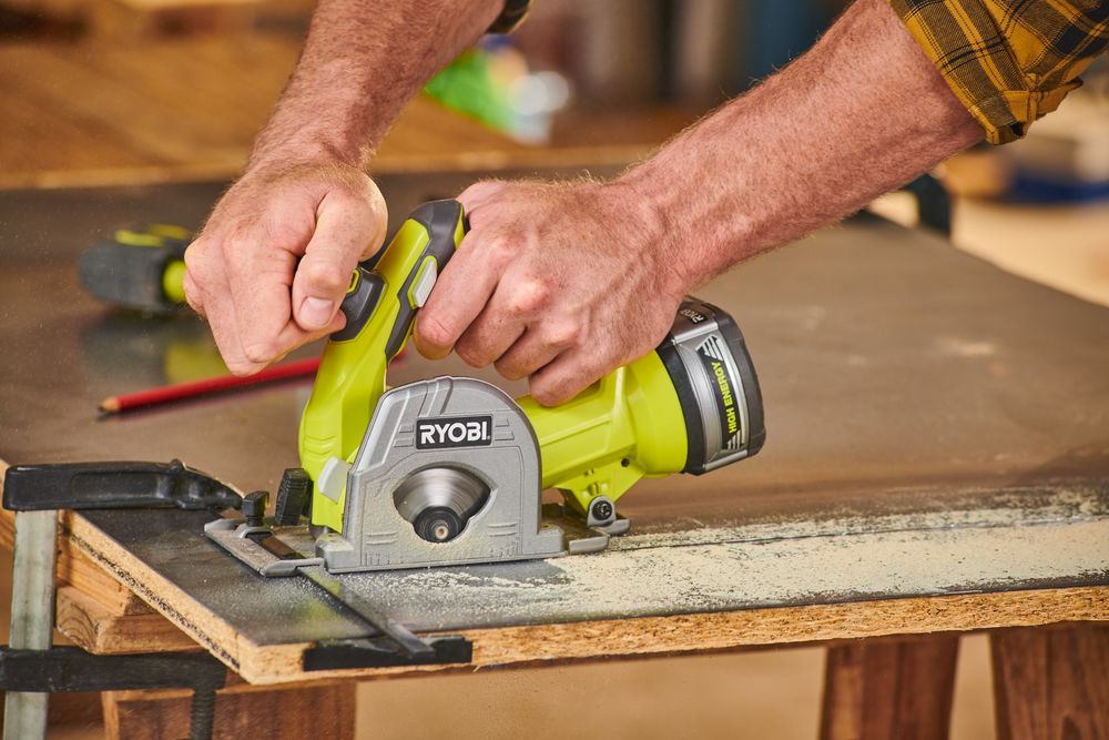 ONE + / Пила циркулярная RYOBI R18MMS-0 (без батареи)
