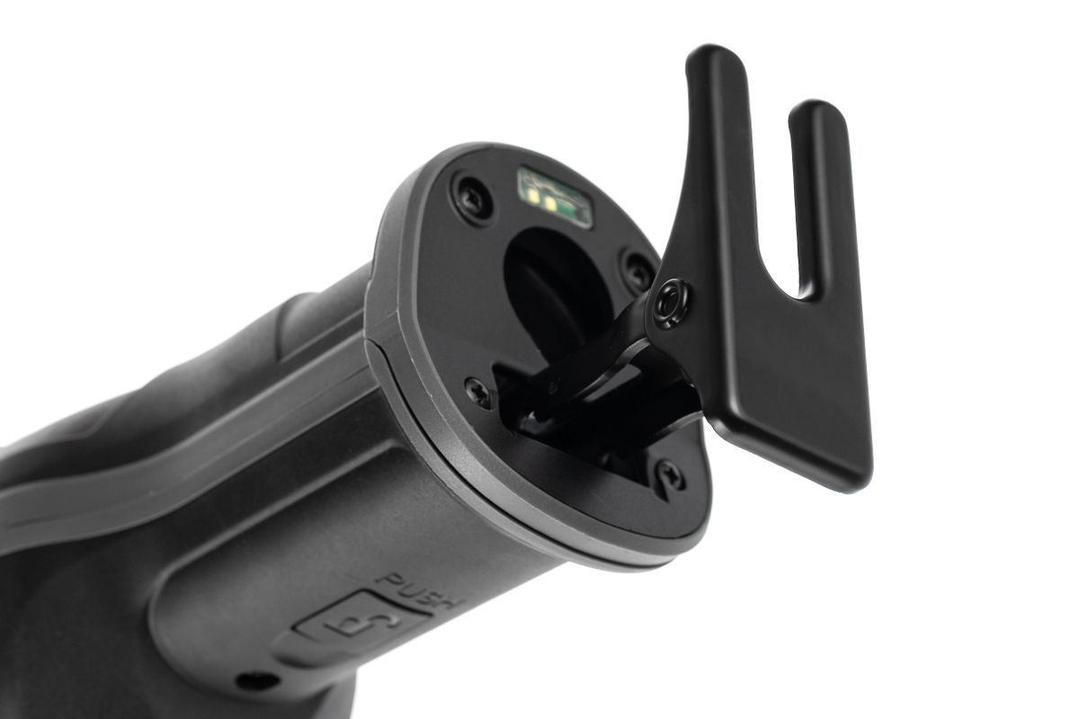 Пила сабельная TESLA TG1100C