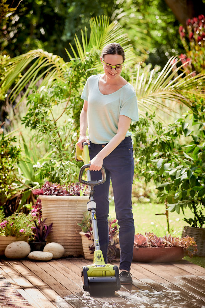 ONE + / Машина щеточная RYOBI RY18PCB-0 (без батареи)