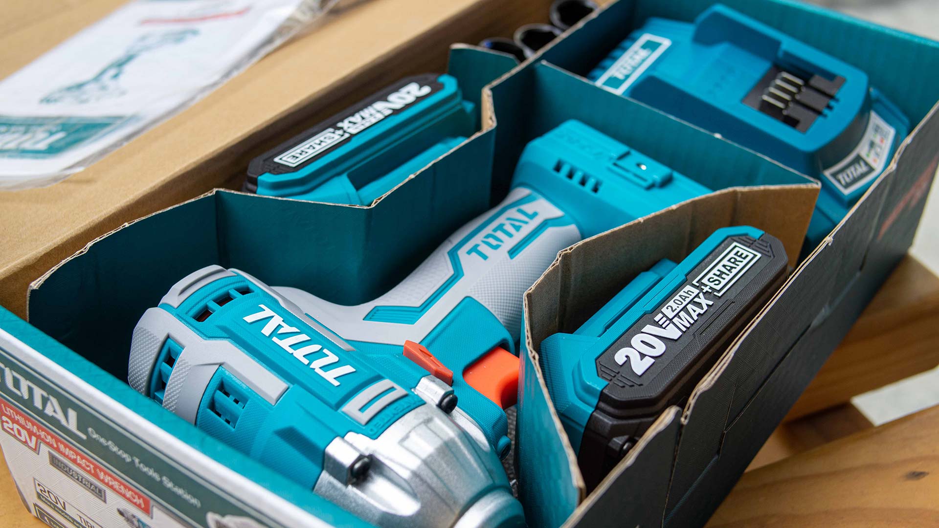 Гайковерт TOTAL TIWLI2001