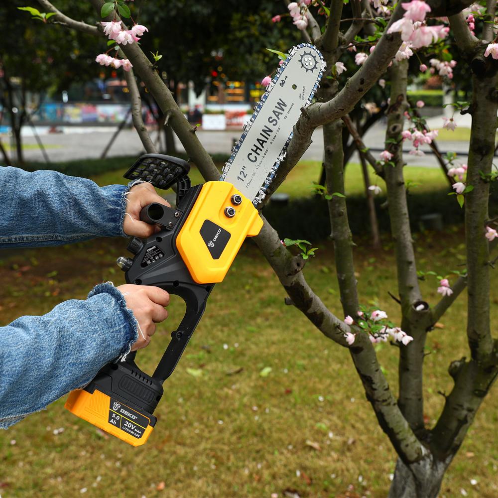 Пила цепная аккумуляторная DEKO DKCHS 20 083-2001