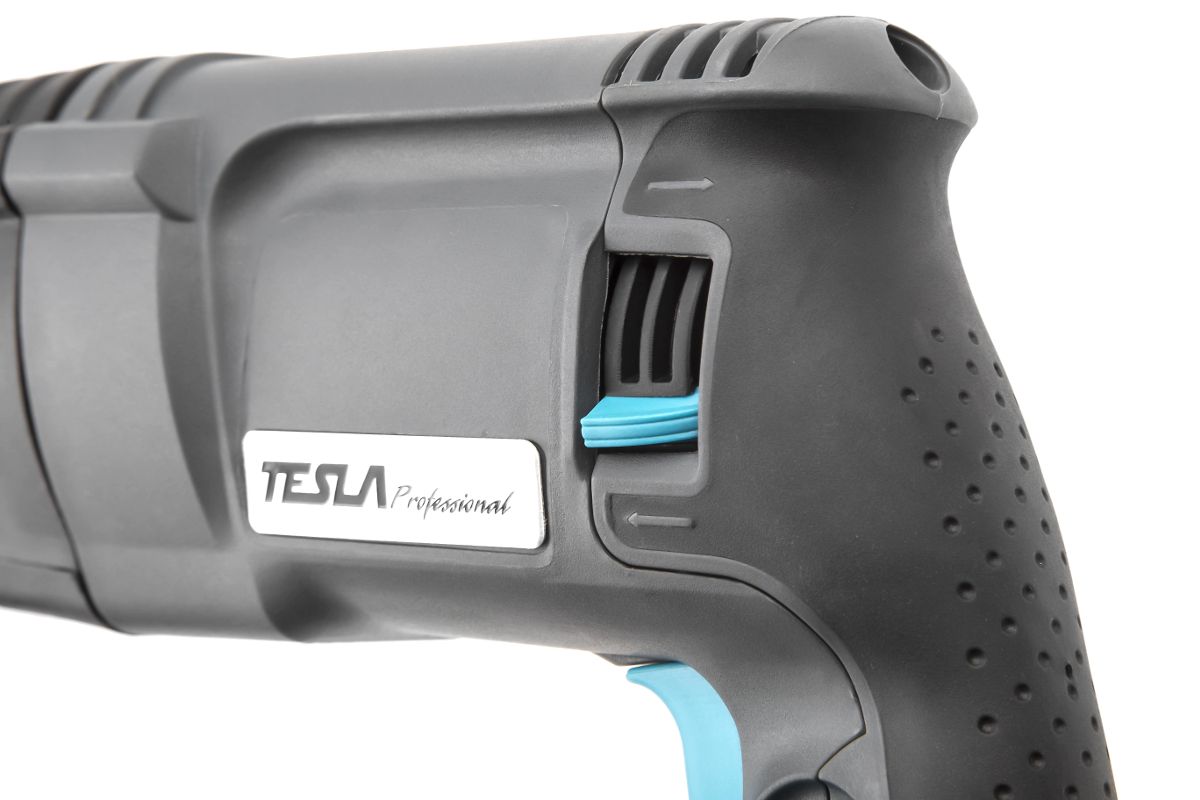 Перфоратор TESLA TR820QC