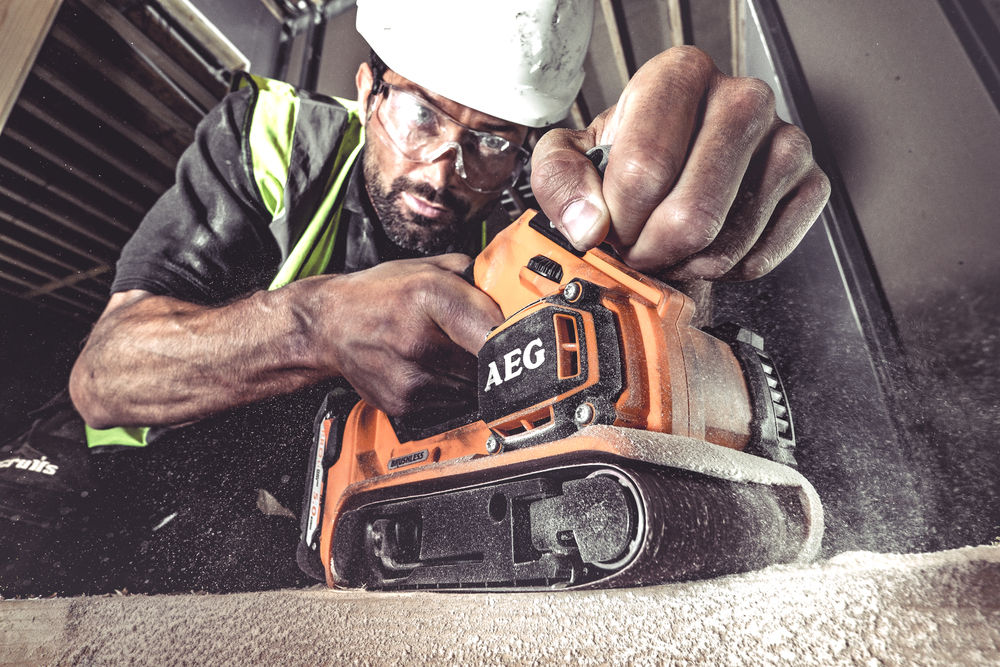 Ленточная шлифмашина аккумуляторная AEG BHBS18-75BL-0 (без батареи)