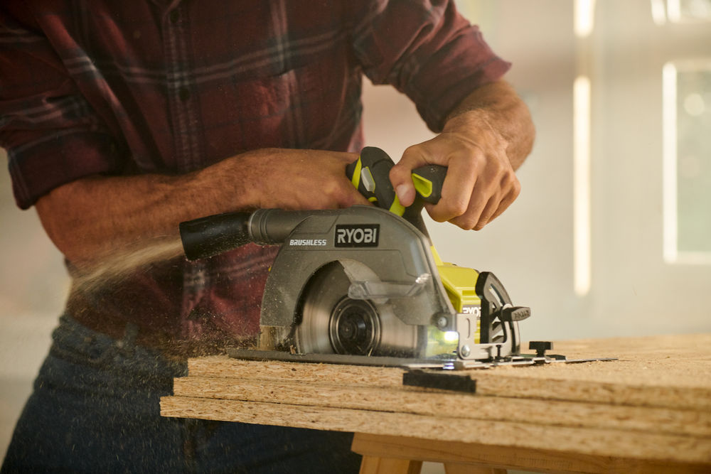 ONE + / Пила циркулярная RYOBI R18CS7-0 (CSBL-0) (без батареи)