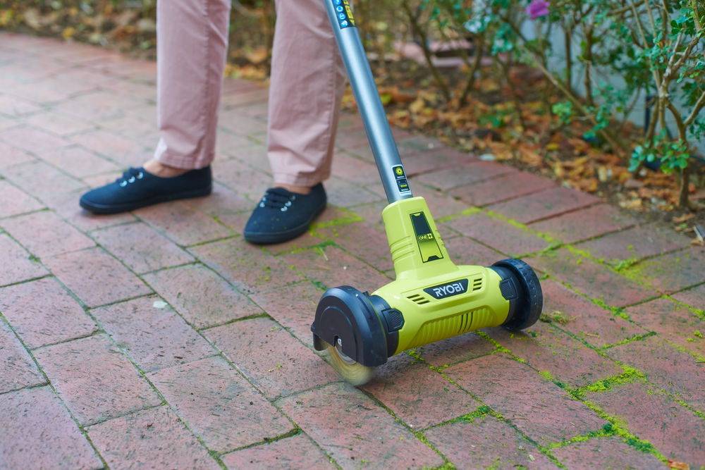 ONE + / Машина щеточная RYOBI RY18PCA-0 (без батареи)