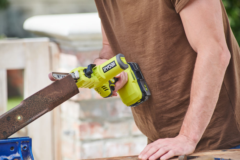 ONE + / Ленточный напильник RYOBI R18PF-0 (без батареи)