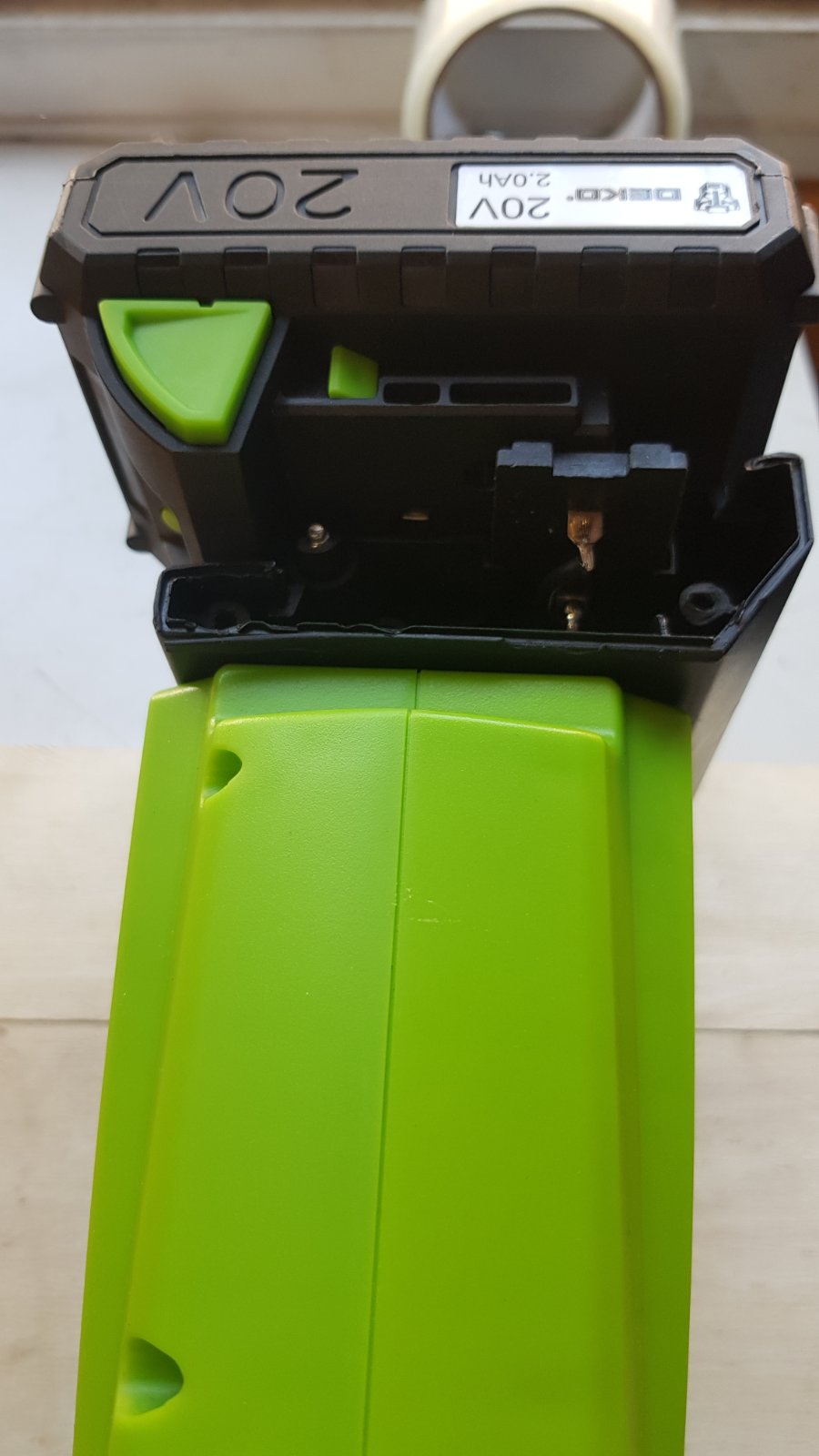 (Уценка) Триммер-кусторез аккумуляторный DEKO DKTR40