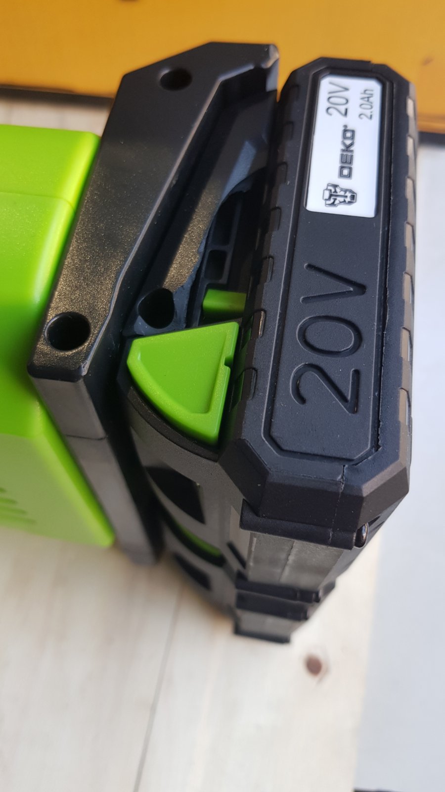 (Уценка) Триммер-кусторез аккумуляторный DEKO DKTR40