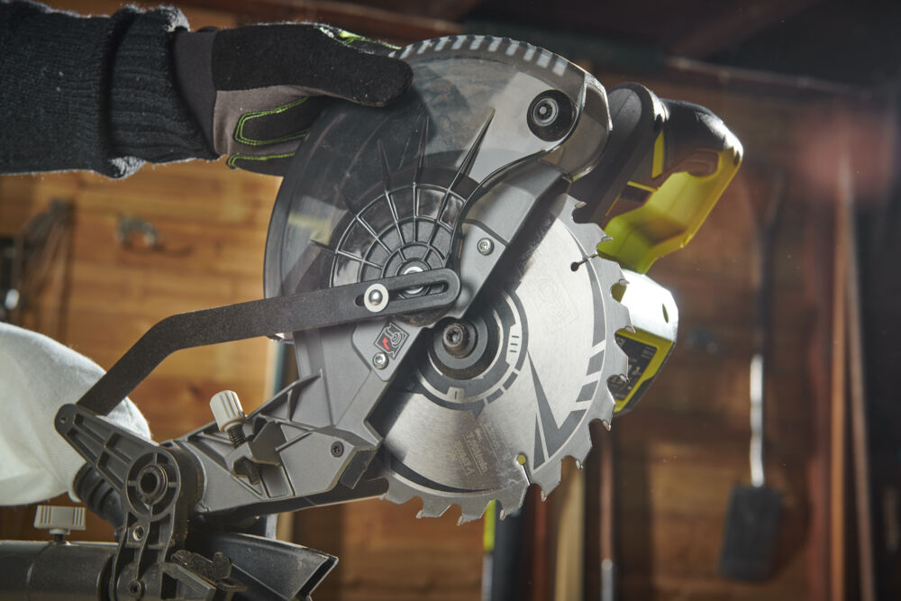 ONE + / Торцовочная пила RYOBI RMS18190-0 (без батареи)