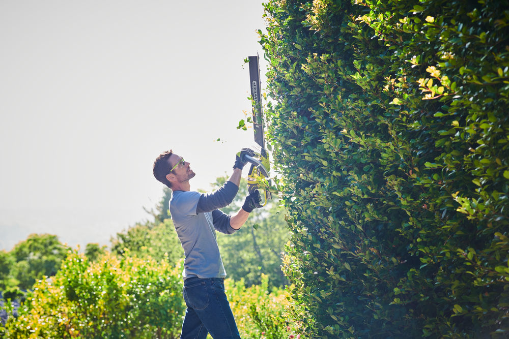 ONE + / Кусторез RYOBI OHT1855R (без батареи)