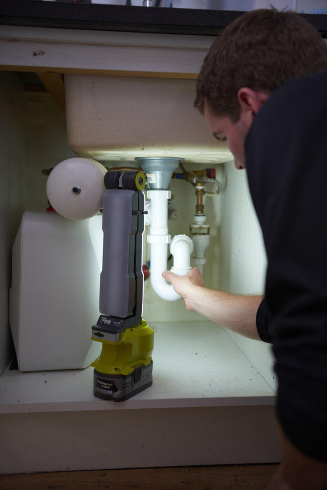 ONE + / Фонарь трансформер RYOBI R18ALF-0 (без батареи)