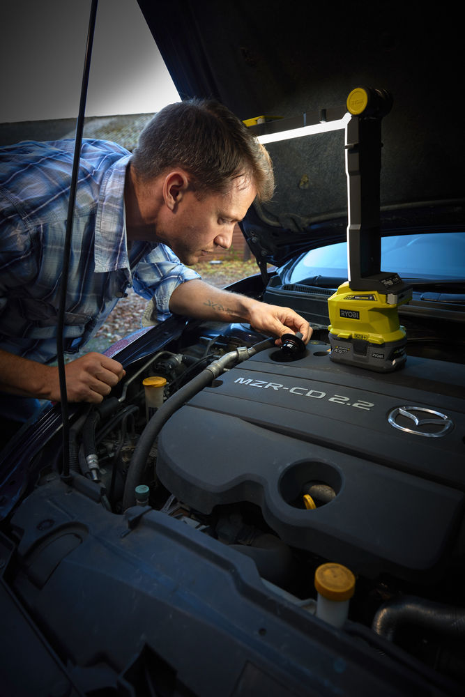 ONE + / Фонарь трансформер RYOBI R18ALF-0 (без батареи)