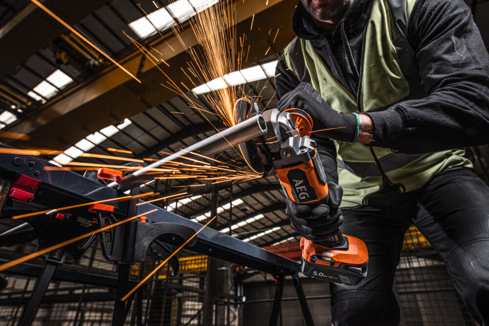 Углошлифмашина аккумуляторная AEG BEWS 18-125BLPX2-502C