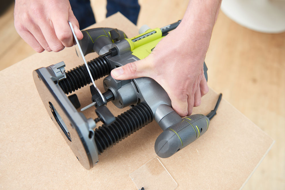 Фрезер RYOBI RRT1600-K