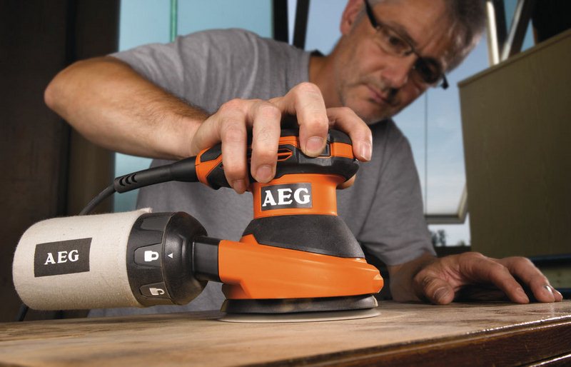 Эксцентриковая шлифмашина AEG EX 125 ES