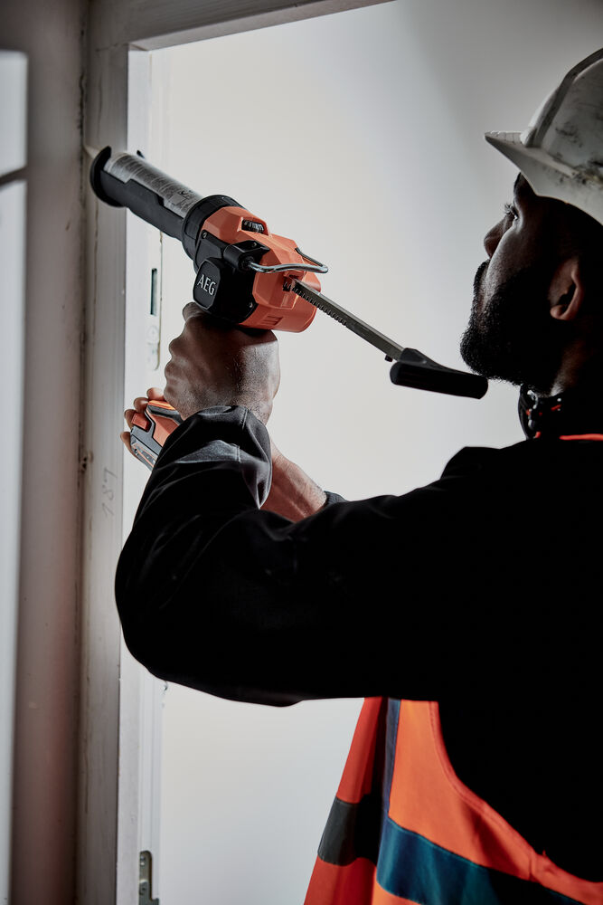 Пистолет для герметика AEG BKP18C2-310-0 (без батареи)