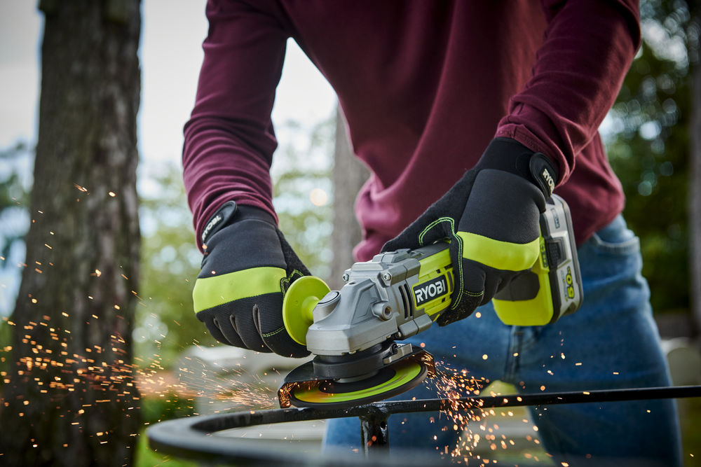 ONE + / Углошлифмашина RYOBI R18AG7-140S