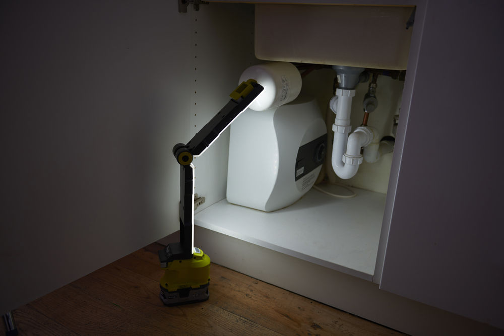 ONE + / Фонарь трансформер RYOBI R18ALF-0 (без батареи)