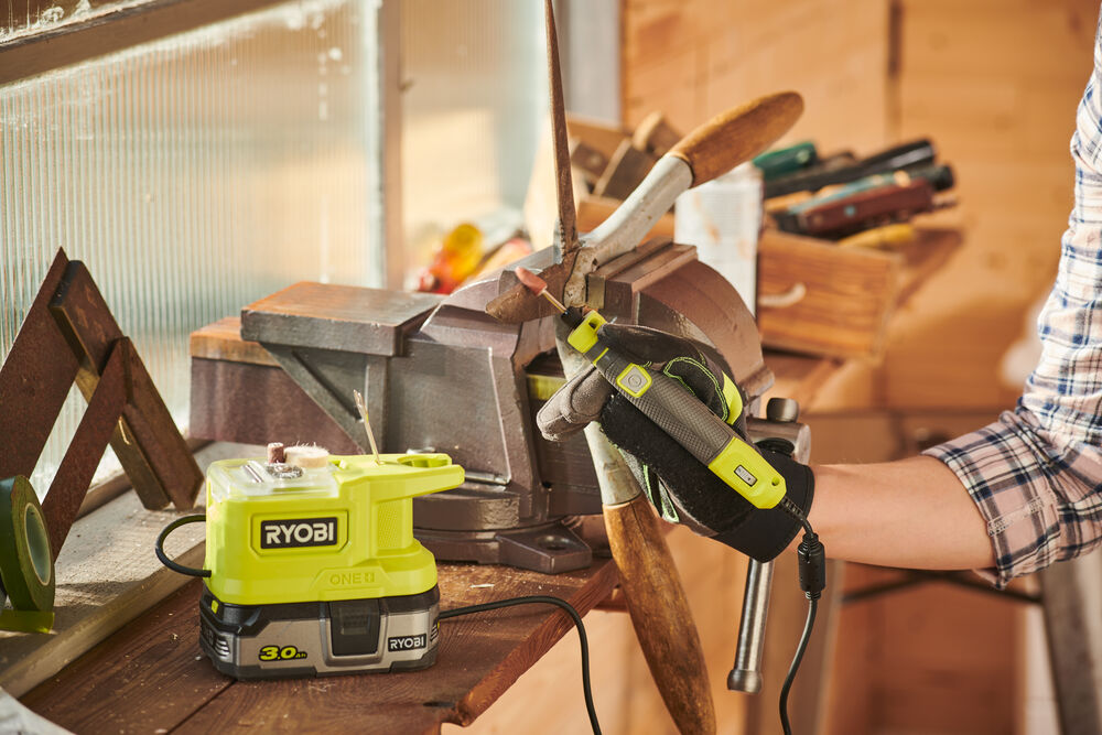 ONE + / Гравер RYOBI RRT18-0