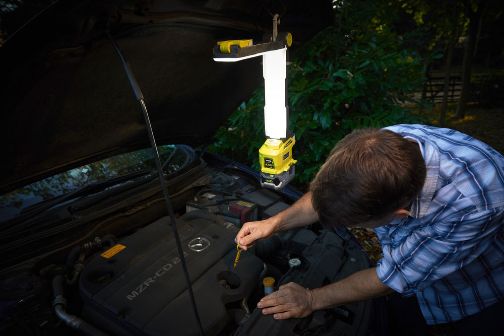 ONE + / Фонарь трансформер RYOBI R18ALF-0 (без батареи)