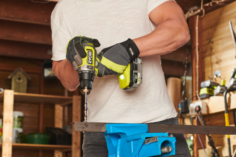 ONE + / Ударная дрель-шуруповерт RYOBI RPD18-2C42S