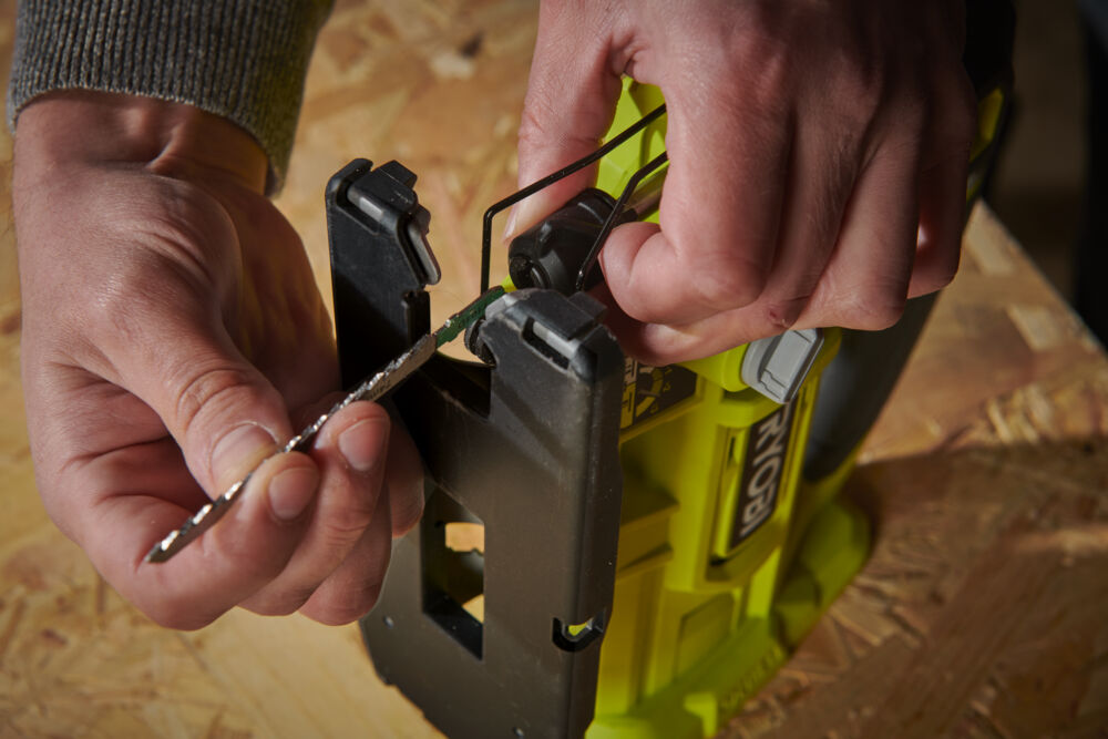 ONE + / Лобзик RYOBI RJS18-0 (без батареи)