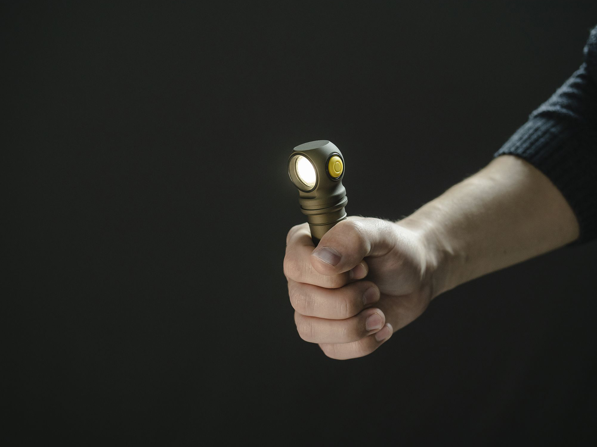 Фонарь Armytek Wizard C2 Pro Max Olive Белый