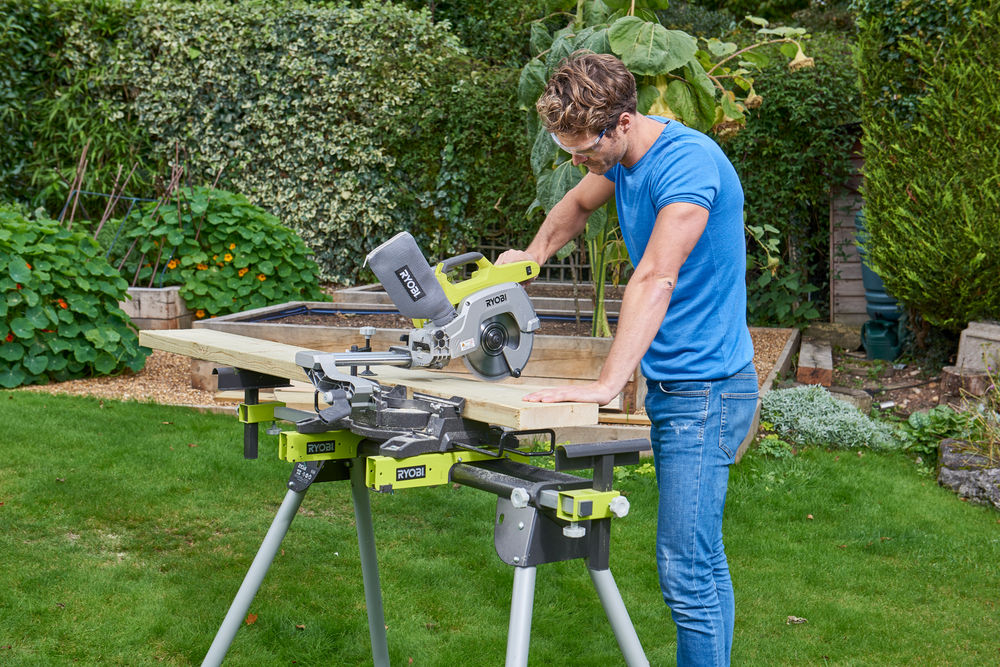 ONE + / Торцовочная пила RYOBI R18MS216-0 (без батареи)