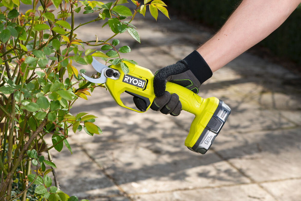 ONE + / Секатор (сучкорез) RYOBI RY18SCA-0 (без батареи)