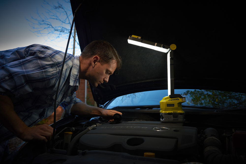 ONE + / Фонарь трансформер RYOBI R18ALF-0 (без батареи)