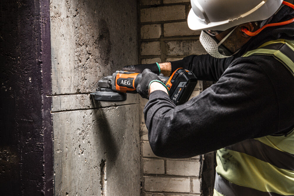 Углошлифмашина аккумуляторная AEG BEWS 18-125BLPX2-502C