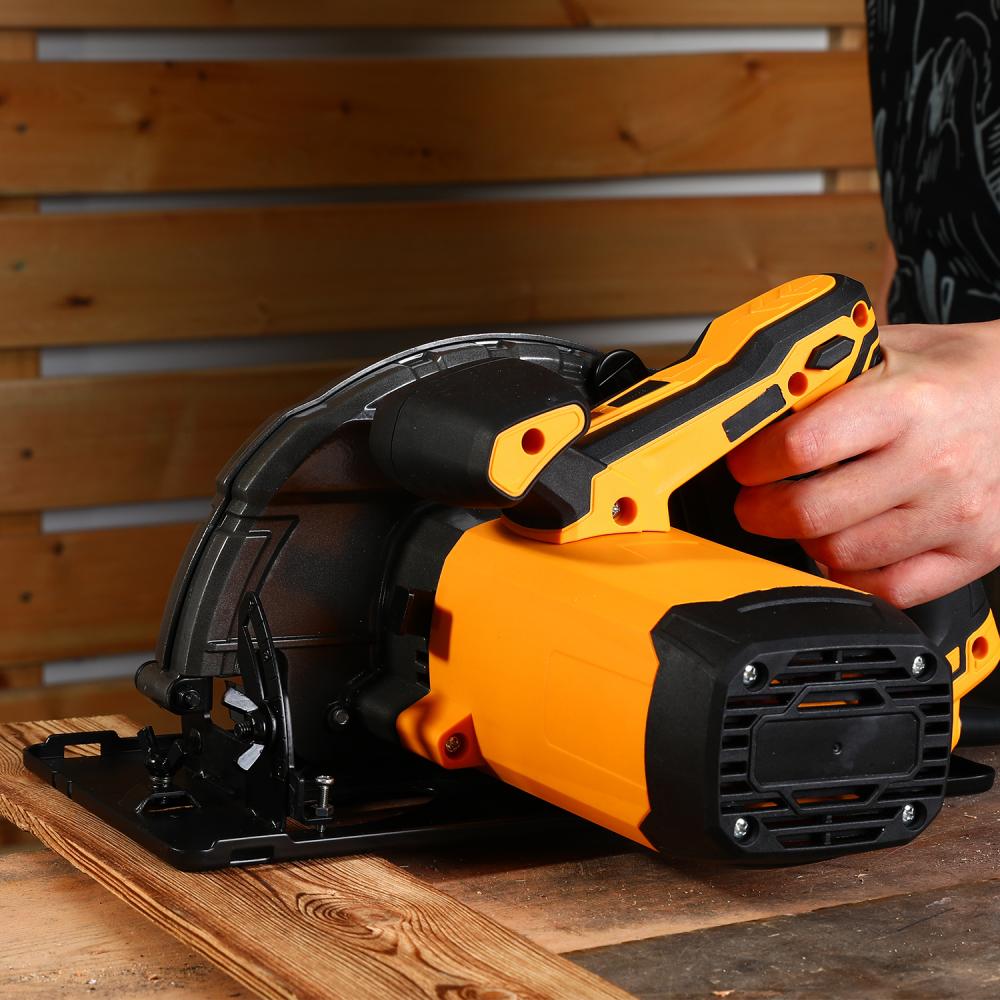 Пила циркулярная DEKO CS2500-D