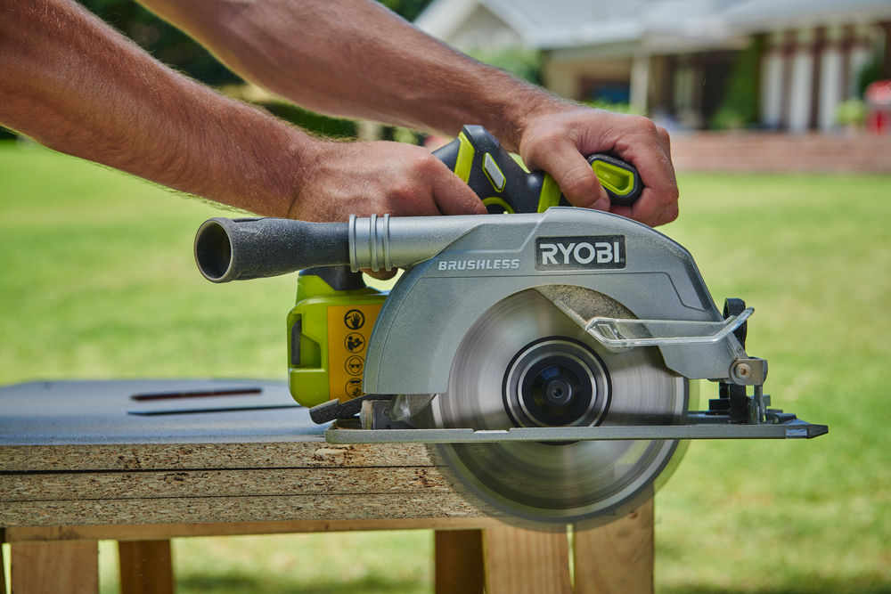 ONE + / Пила циркулярная RYOBI R18CS7-0 (CSBL-0) (без батареи)