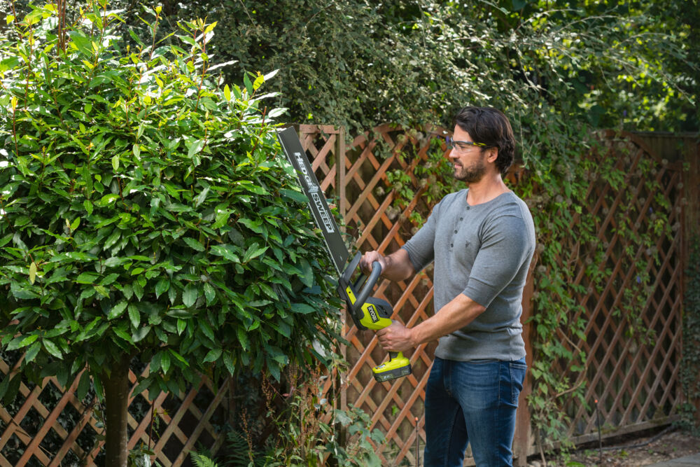 ONE + / Кусторез RYOBI RY18HT50A (без батареи)