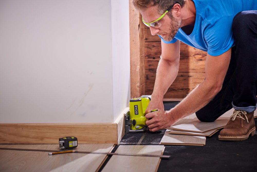 ONE + / Пила циркулярная RYOBI R18MMS-0 (без батареи)