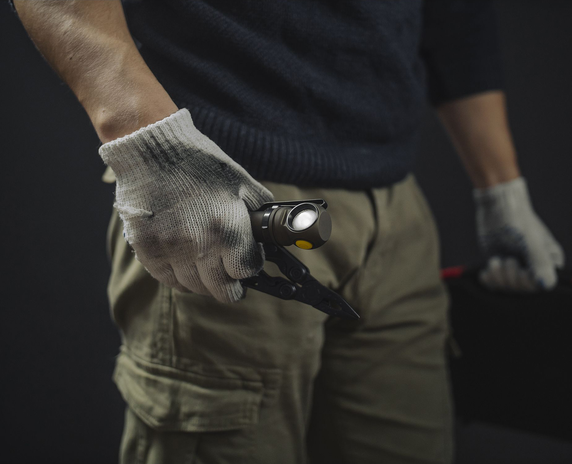 Фонарь Armytek Wizard C2 Pro Max Olive Белый