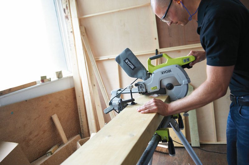 Пила торцовочная RYOBI EMS216L