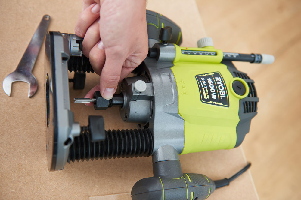 Фрезер RYOBI RRT1600-K