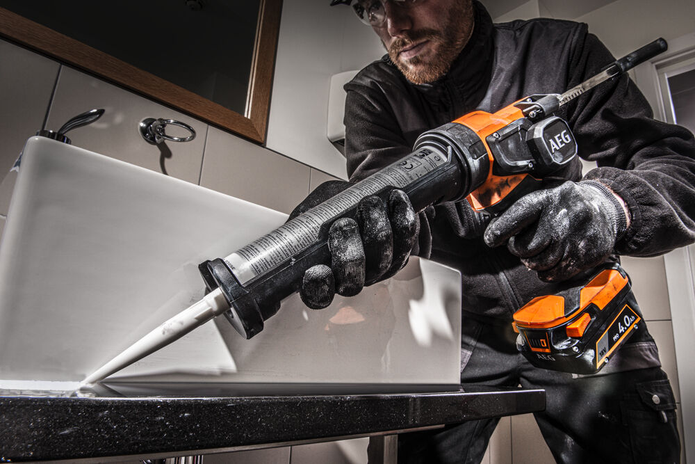 Пистолет для герметика AEG BKP18C2-310-0 (без батареи)