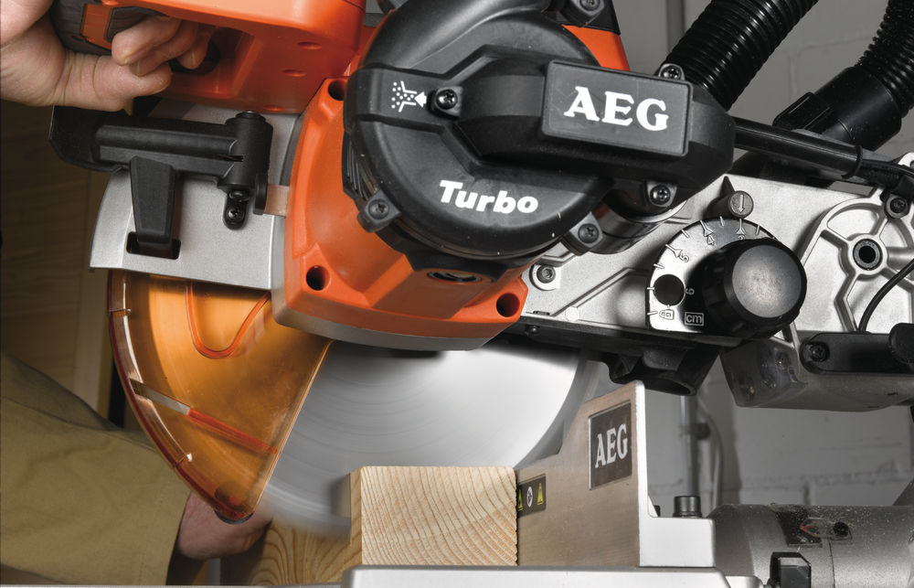 Пила торцовочная AEG PS254L