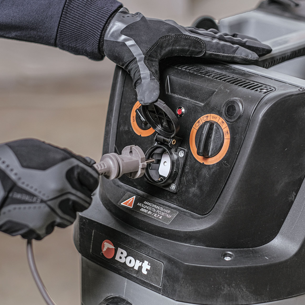Пылесос строительный Bort BAX-600E