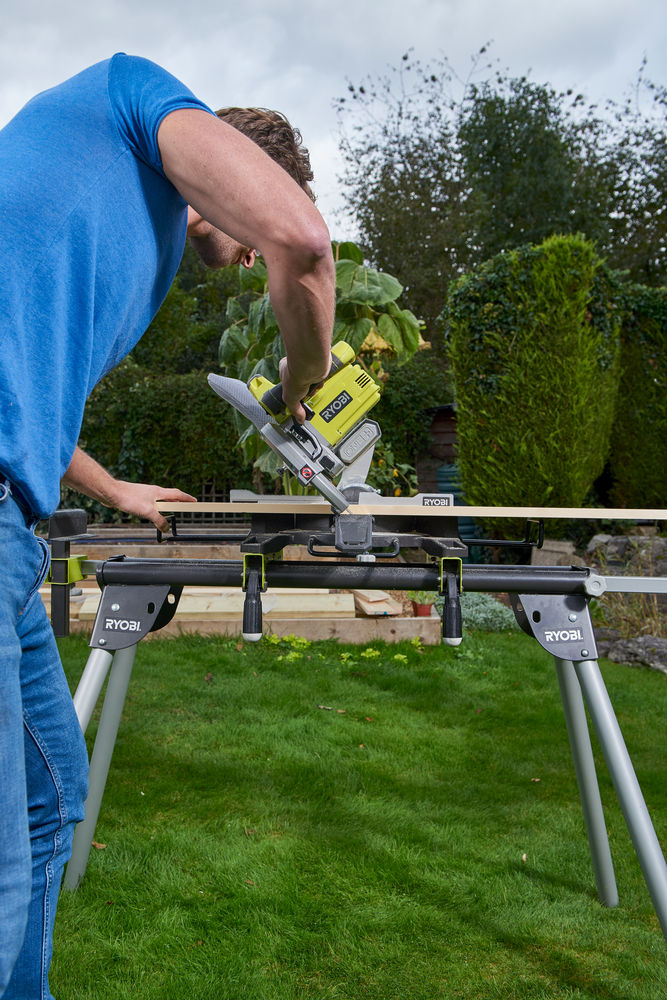 ONE + / Торцовочная пила RYOBI R18MS216-0 (без батареи)