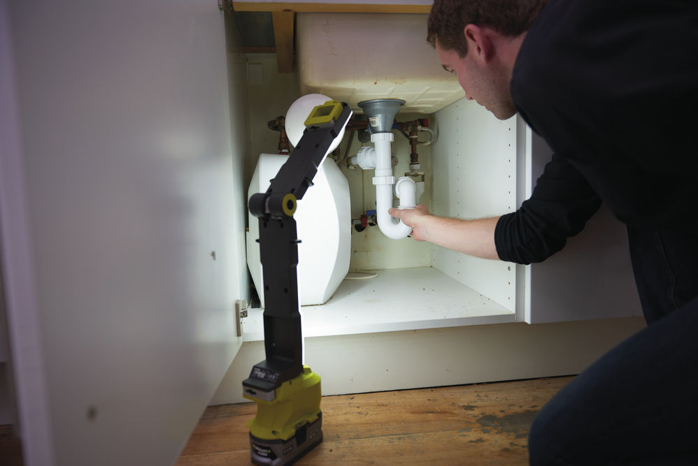 ONE + / Фонарь трансформер RYOBI R18ALF-0 (без батареи)