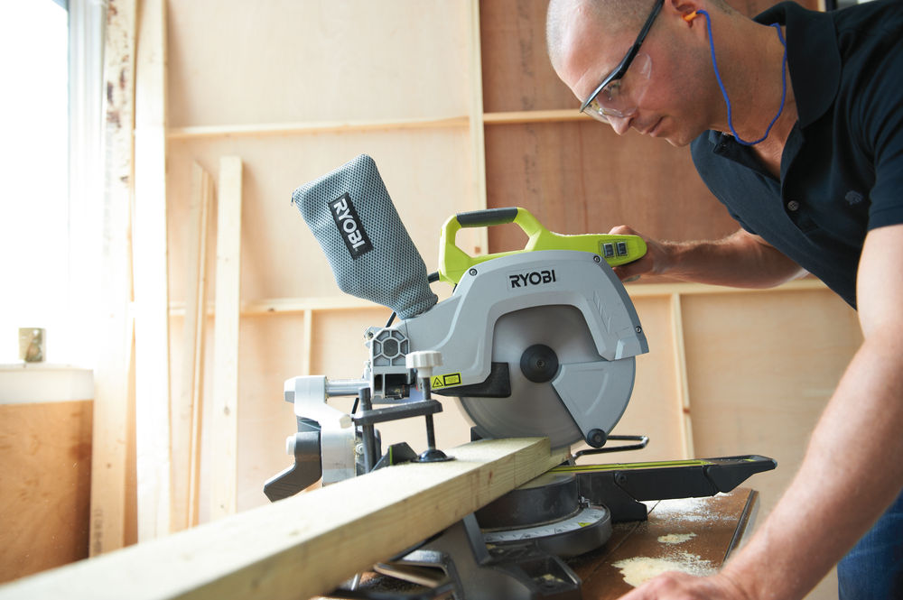 Пила торцовочная RYOBI EMS254L